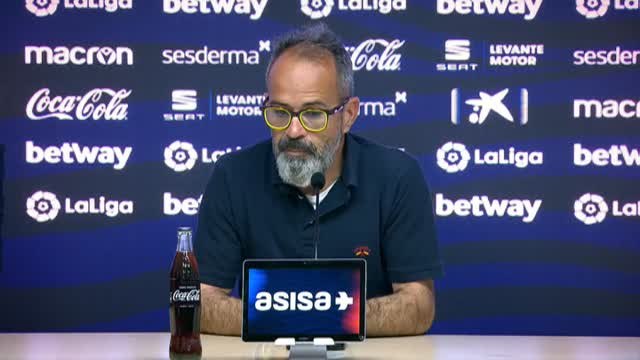 Al técnico del Levante se le puso la piel de gallina con la vuelta del público a los estadios