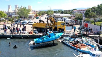 Ayvalık'ta hasar tespit ve enkaz kaldırma çalışmaları sürüyor