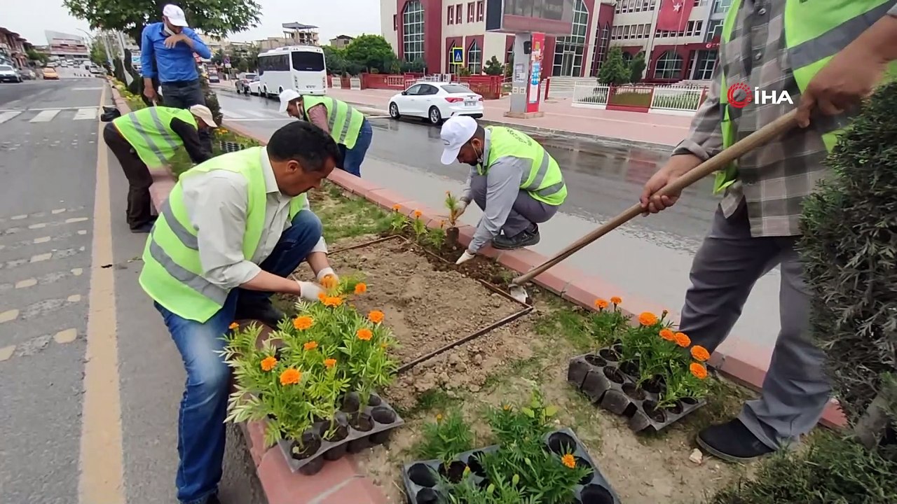 Erciş caddeleri çiçeklerle süsleniyor