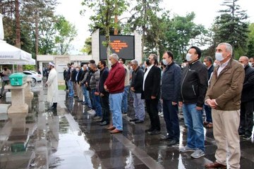 Otomobilin çarpması sonucu hayatını kaybeden öğretmen toprağa verildi