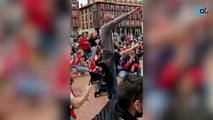 Aficionados del Atleti toman la Plaza Mayor de Valladolid