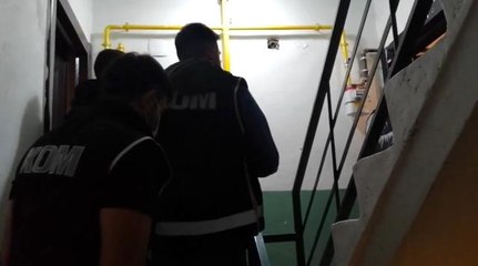 Son dakika: Odunluk görünümlü gizli bölmede silah ve tüfek ele geçirildi