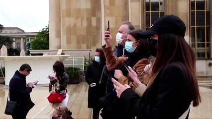 الوهم البصري يترك برج إيفل يتأرجح فوق الوادي