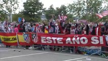 Locura de los aficionados del Atlético en las inmediaciones del José Zorrilla