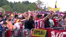 Así celebra la afición del Atlético de Madrid desplazada a Valladolid el título de Liga
