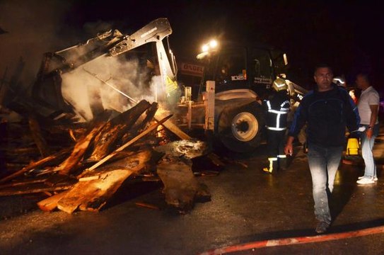 Son Dakika | Amasya'da çıkan yangın 2 mobilya atölyesinde hasara neden oldu