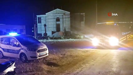 Tarlaya uçan otomobilin sürücüsü yaralı halde kaçtı