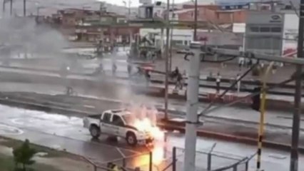 Así quemaron patrulla de la Policía Nacional en  Soacha