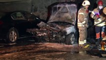 Şişli’de viyadük altındaki 4 otomobilde çıkan yangın söndürüldü