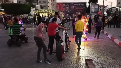 Son dakika: Gazze'de ateşkes sonrası çocuklar eğlence için meydanlara koştu