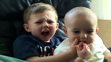 Eliminan de Youtube 'Charlie Bit My Finger', el vídeo más compartido de la Historia, para subastarlo por una millonada