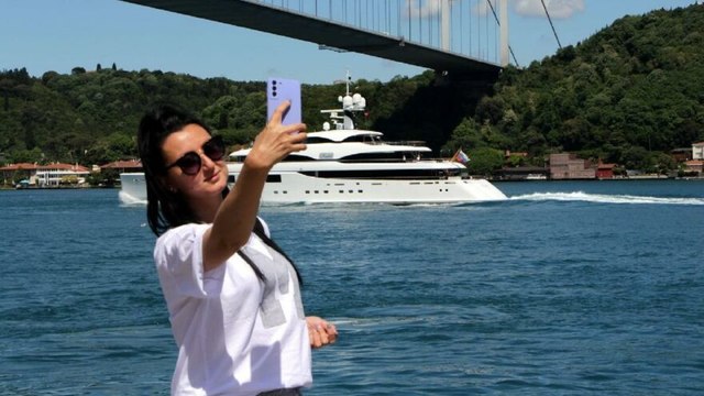 75 Milyon dolarlık lüks yat İstanbul Boğazı'ndan geçti