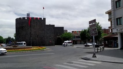DİYARBAKIR - "Kademeli normalleşme" döneminin ilk hafta sonu kısıtlamasında sessizlik hakim