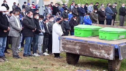 SİVAS - Arazi anlaşmazlığı nedeniyle çıkan kavgada öldürülen baba ve oğlunun cenazeleri defnedildi