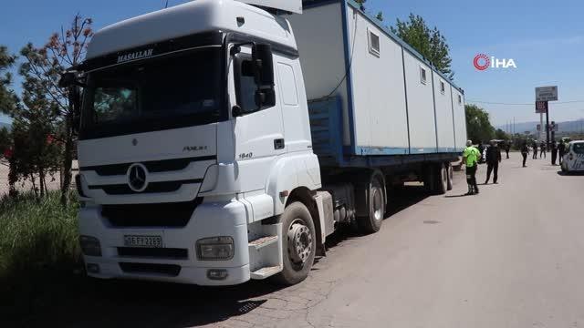 Sahte plakalı tır uygulama noktasında yakalandı