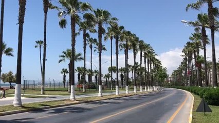 Cadde, sokak ve meydanlarda sessizlik hakim