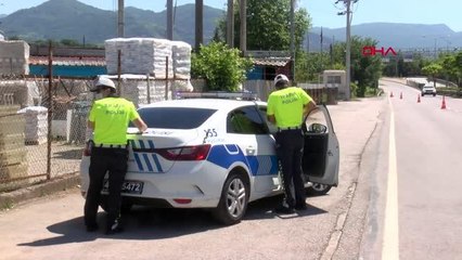 Son dakika haber... KOCAELİ KISITLAMA İHLALİNDEN İŞLEM YAPAN EKİBİ GÖRÜNTÜLEYİNCE GÖZALTINA ALINDI