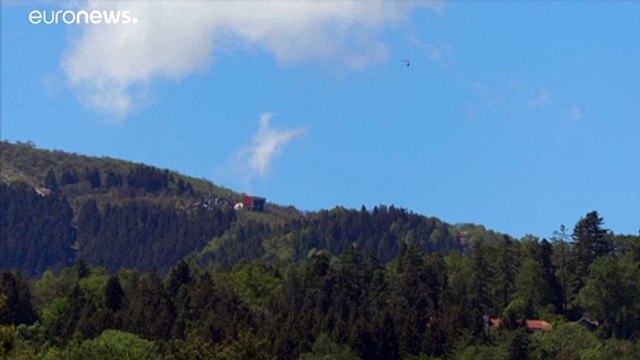 ثمانية قتلى وجريحان في حالة حرجة في حادثة سقوط قاطرة معلقة (تلفريك) في إيطاليا