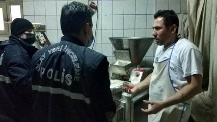 Fırında korku dolu anlar! Hamur kesme makinesine elini kaptırdı