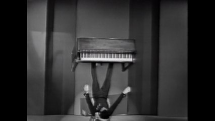 Leo Bassi - Piano Juggler