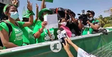 Mujeres levantan campamento por las tres causales