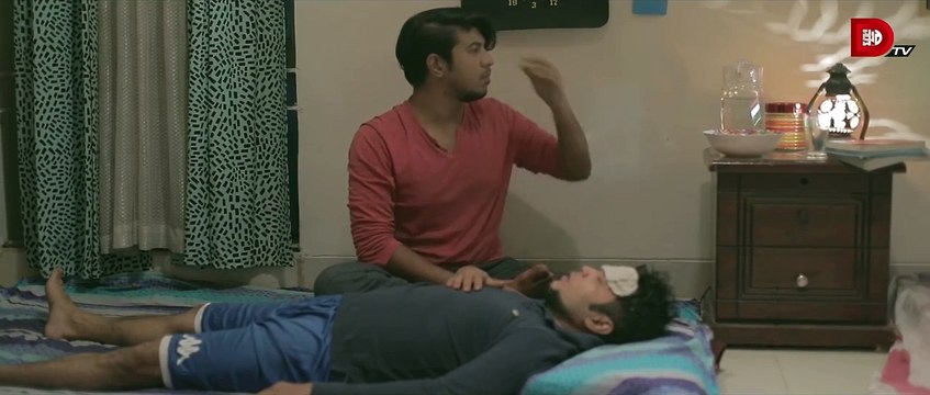 গার্লফ্রেন্ডকে অন্য কারো হাতে ফোসকা খেতে দেখে রাস্তায় ফিট হয়ে হয়ে গেছে প্রেমিকা