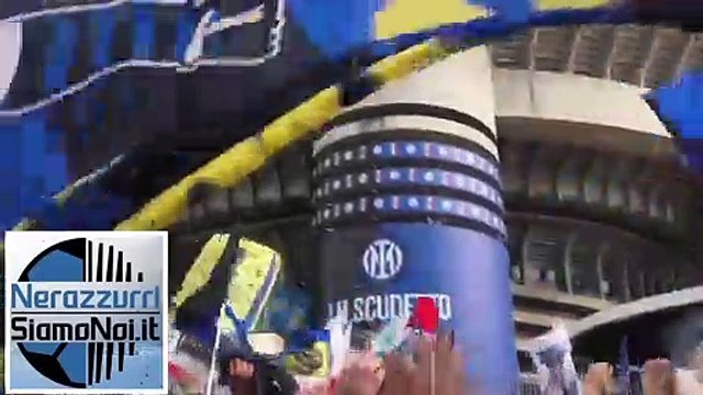 L'Inter fa festa coi tifosi a San Siro