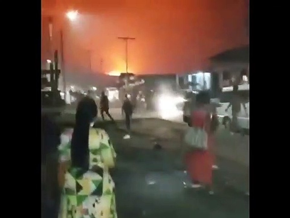 ÉNORME Éruption de lave en Afrique! Éruption du volcan Nyiragongo au Congo (22 mai 2021)