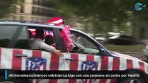 Aficionados rojiblancos celebran La Liga con una caravana en coche por Madrid