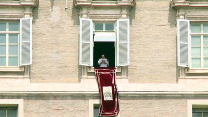 El papa llama al diálogo en Colombia y defiende "el derecho a manifestarse pacíficamente"