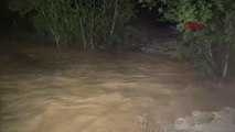 Iğdır-Nahçıvan Karayolu, Ağrı Dağı'ndan gelen sel sularıyla kapandı (3) Yeniden