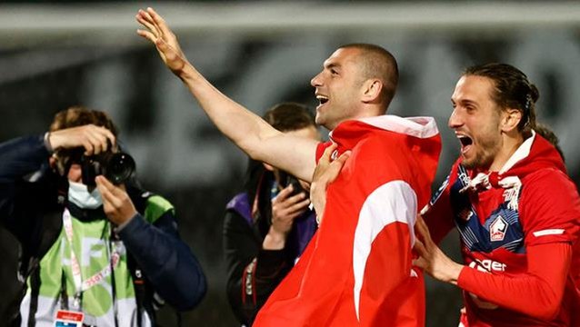 Fransa sokaklarında Burak Yılmaz çılgınlığı! Milli futbolcu için yaptıkları tezahürat kameralara yansıdı