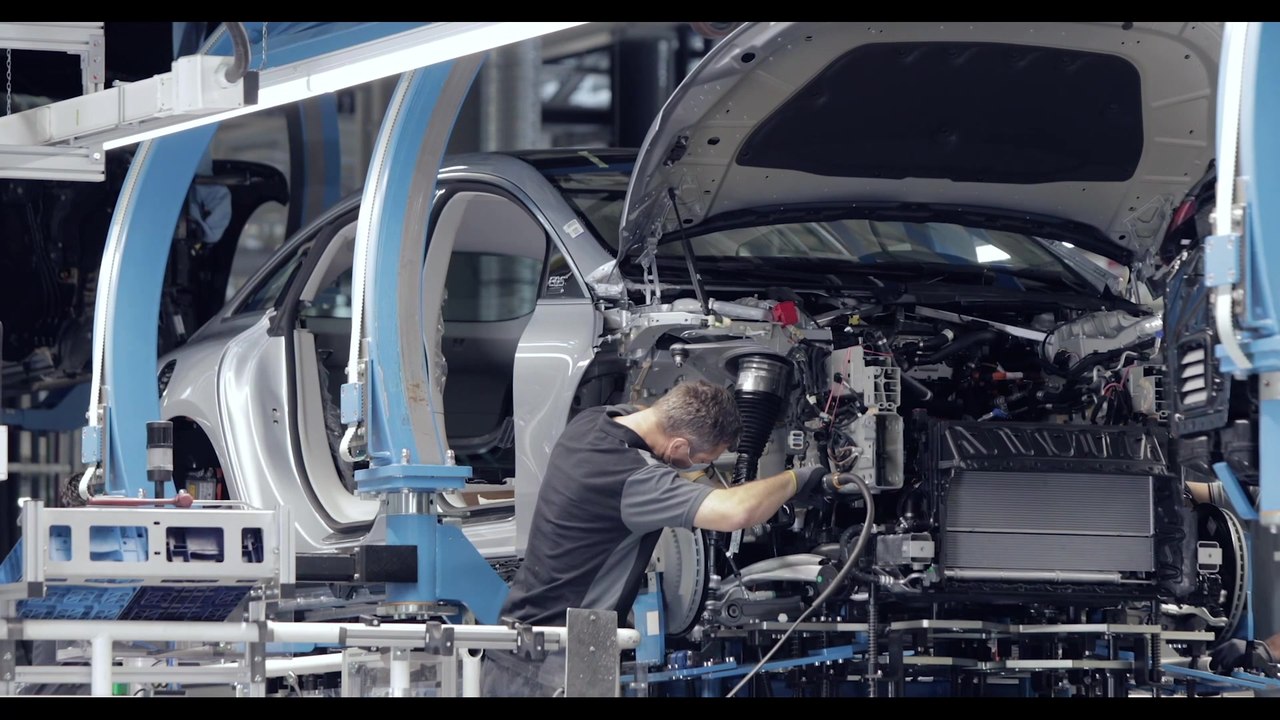 Anlauf des Mercedes-Benz EQS in der Factory 56