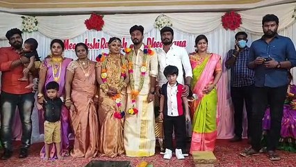 ஊரடங்கு எதிரொலி - பறக்கும் விமானத்தில் திருமணம் செய்துகொண்ட மதுரை ஜோடி- வீடியோ