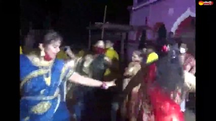 వైరల్‌ వీడియో: లాక్‌డౌన్‌ ఉల్లంఘన.. స్టెప్పులేసిన మహిళా తహసీల్దార్‌