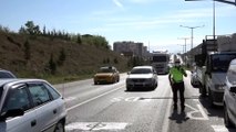 KIRIKKALE - 'Kilit kavşak' Kırıkkale'de hafta sonu kısıtlamasının ardından trafik yoğunluğu yaşanıyor