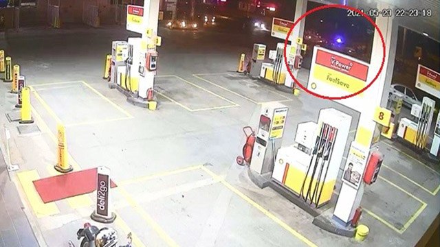 Polis denetim noktasında alkollü sürücü dehşeti kameralara yansıdı