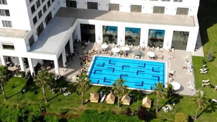 Pendik'te havuz başında DJ eşliğinde korona virüs partisi