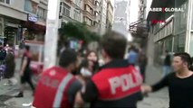 Taksim'de Fas uyruklu kadın ortalığı birbirine kattı! Gözaltına alınmamak için soyundu