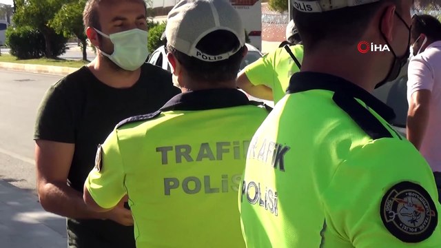Kırmızı ışıkta geçtiler, karı koca polise beddua ettiler