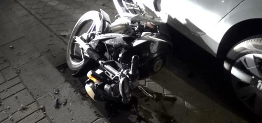 Gaz teli takılı kalan otomobil 3 araca çarparak durabildi