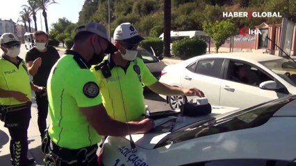 Antalya'da kırmızıda geçtiler, ceza yiyince 'haram olsun' dediler