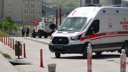 Kaza geçirip yaralanınca getirildiği hastanede 6 kişiyi darbetti