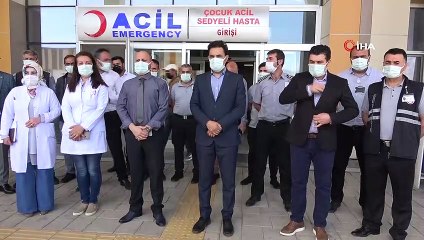 Yaralı halde getirildiği hastanede 6 kişiyi darp etti