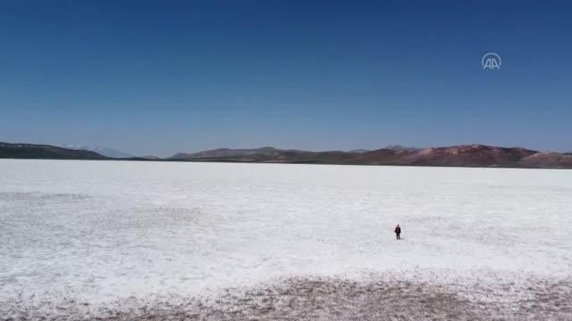 Birçok kuş türüne ev sahipliği yapan Akgöl kurudu