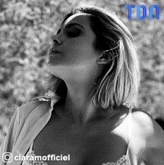 Clara Morgane embrase la toile en petite tenue blanche