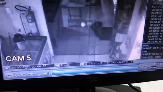 Ladrões arrombam loja de conveniência e furtam 4 litros de whisky