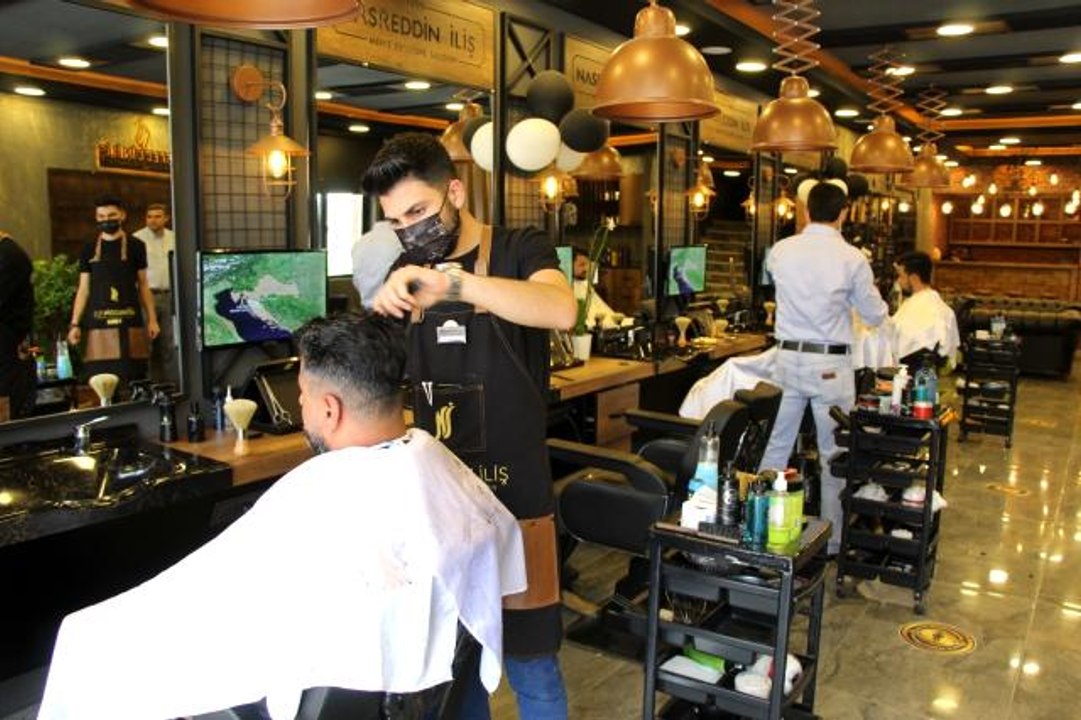Mardin'in tek erkek güzellik merkezi taleplere yetişmeye çalışıyor