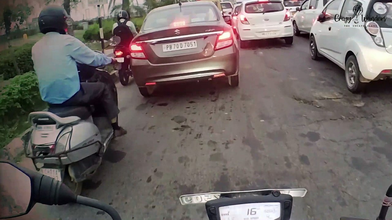 BUSTED ❓❓❓ Encounter with Cops ‍♂️ | Riding TVS Apache RTR 200 | Crazy Wanders