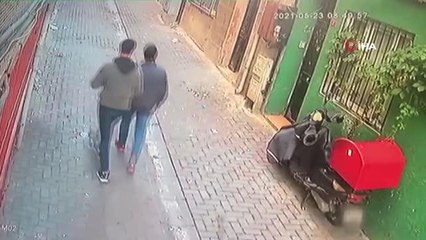 Bayrampaşa'da evi soyan hırsızlar kamerada